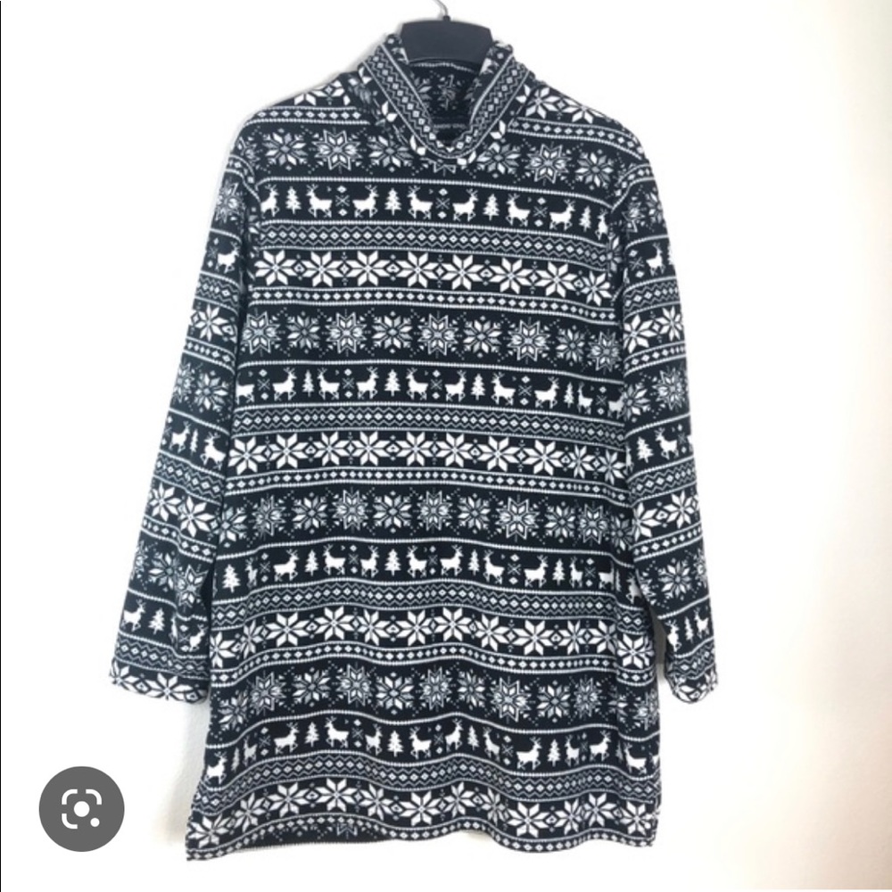 Warm & comfortable black and white fleece turtleneck tunic. Never been worn.